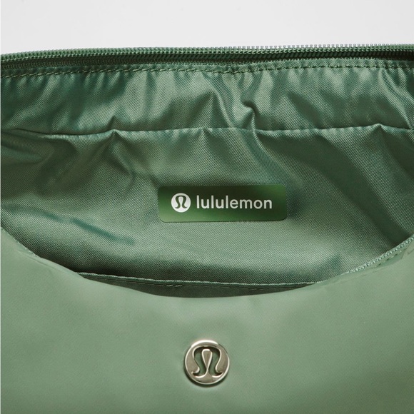 Lululemon Mini Shoulder Bag 4L. Color: Grey Eucalyptus - Picture 3 of 5